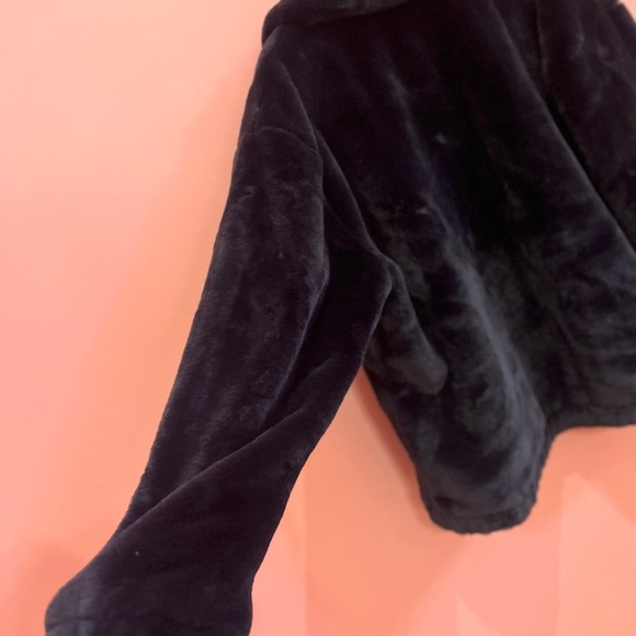 Hollister Black Plush Jacket - Picture 5 of 6